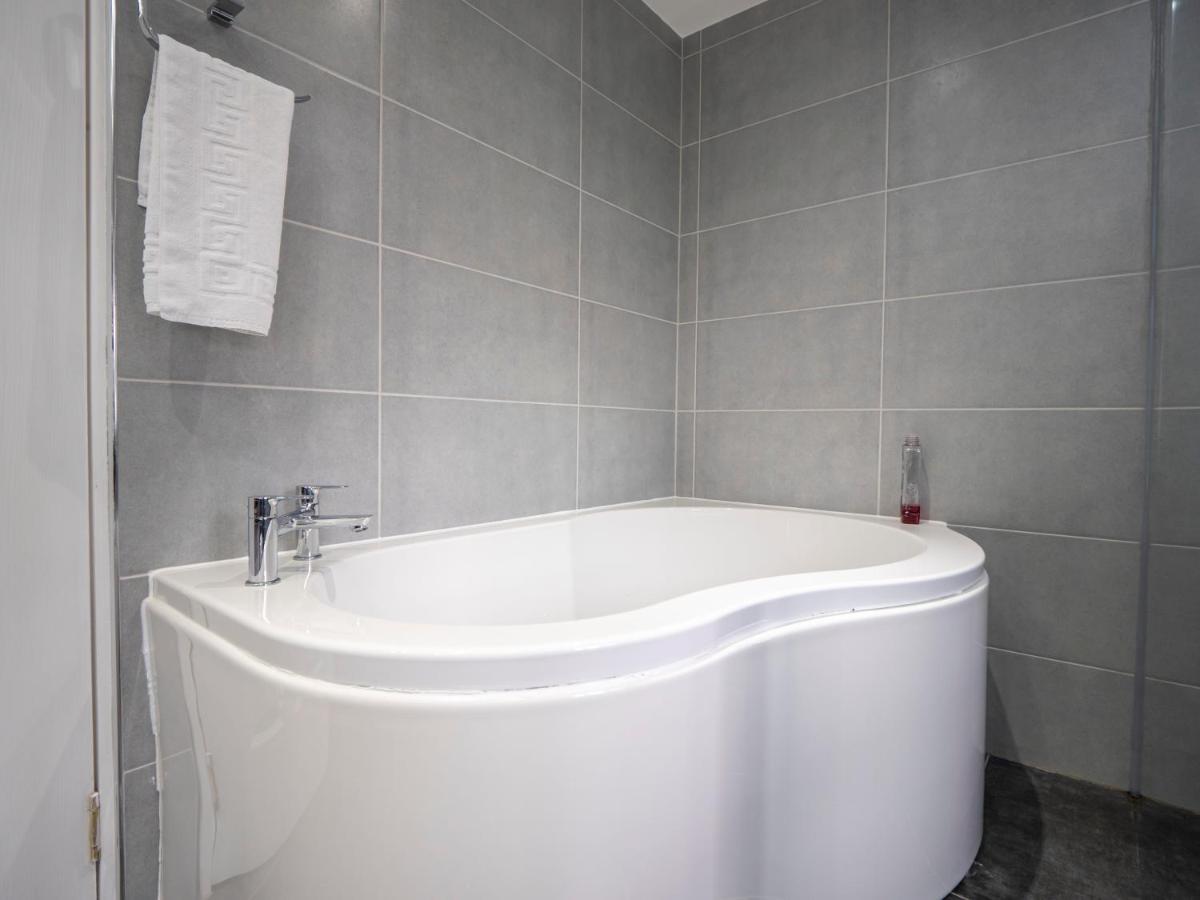 Blackbull Hotel Tarbolton エクステリア 写真
